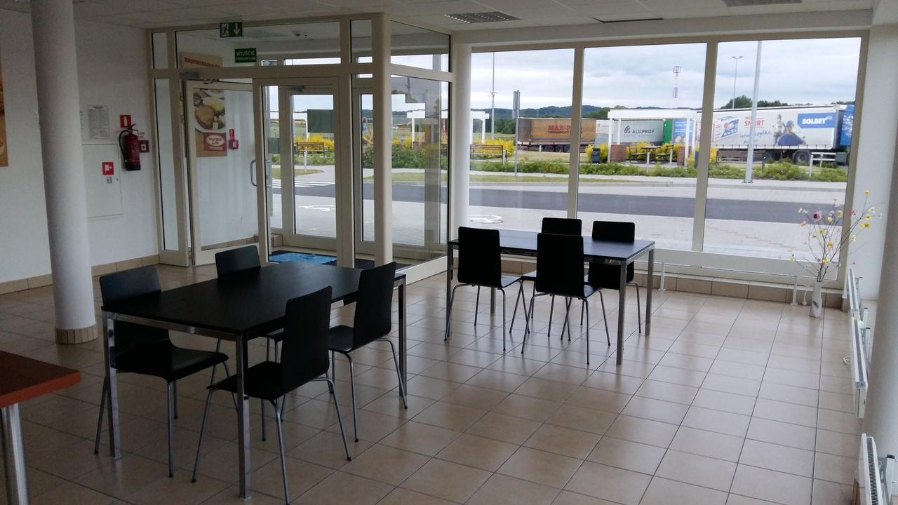 Motel Stare Brynki Przy Stacji Bp Trojka Chlebowo Екстериор снимка